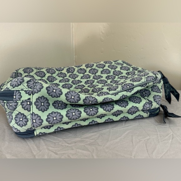 Vera Bradley Quilted Cotton Travel Organizer – Green Floral Pattern, Organizer - Picture 6 of 6